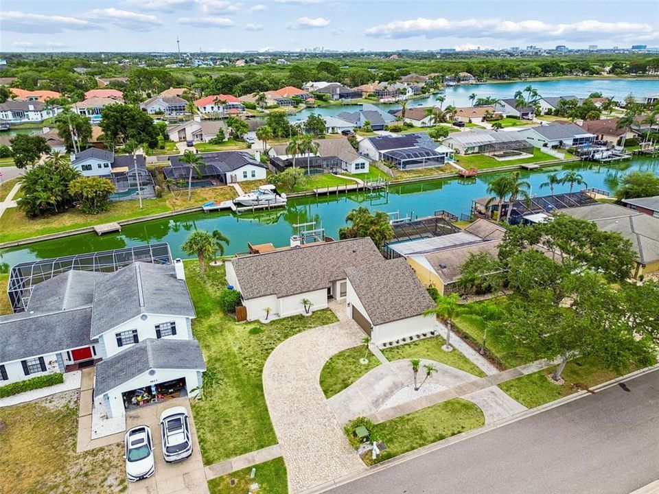 На продажу: $799,900 (3 спален, 2 ванн, 2033 Квадратных фут)