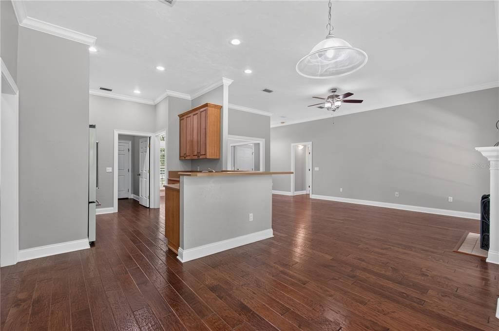 На продажу: $375,000 (3 спален, 2 ванн, 1721 Квадратных фут)