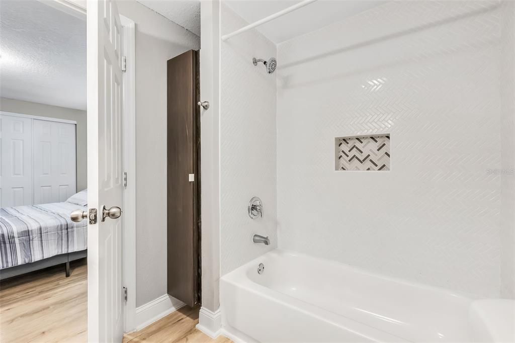 На продажу: $334,990 (3 спален, 2 ванн, 1200 Квадратных фут)