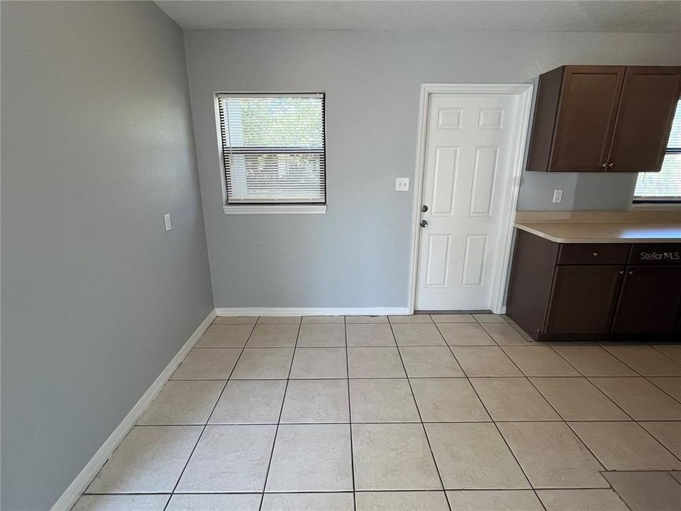 В аренду: $1,499 (3 спален, 1 ванн, 912 Квадратных фут)