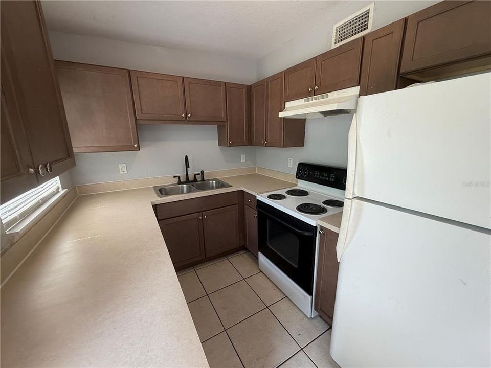 В аренду: $1,499 (3 спален, 1 ванн, 912 Квадратных фут)