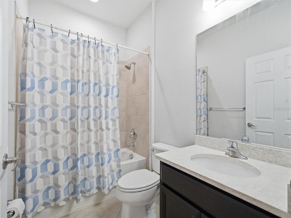 Под контрактом: $395,000 (4 спален, 2 ванн, 1905 Квадратных фут)
