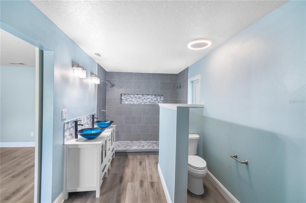 На продажу: $299,900 (3 спален, 2 ванн, 1561 Квадратных фут)