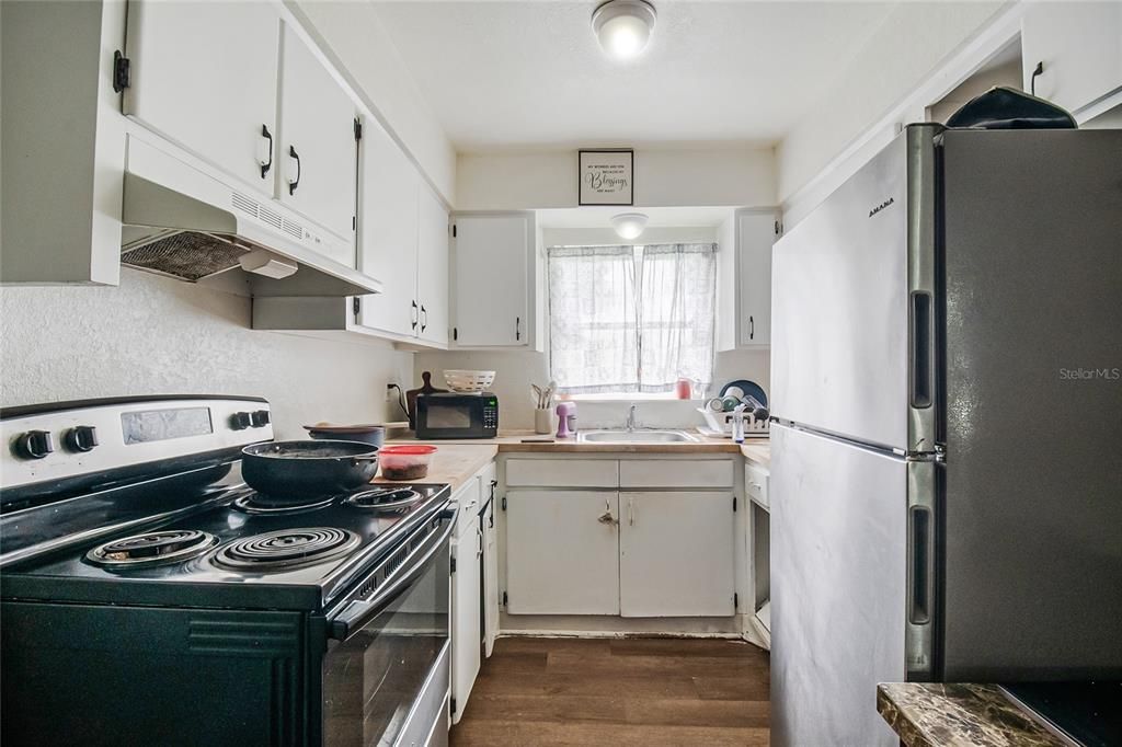 На продажу: $180,000 (2 спален, 1 ванн, 725 Квадратных фут)