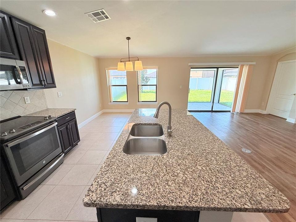 For Sale: $320,000 (3 beds, 2 baths, 1536 Square Feet)