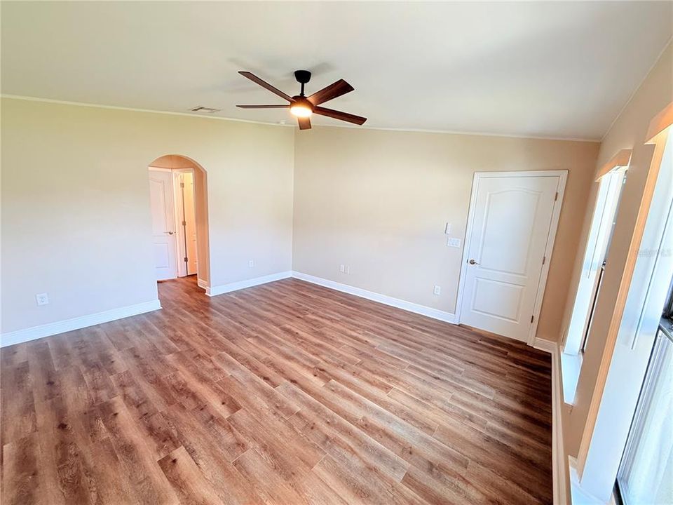 For Sale: $320,000 (3 beds, 2 baths, 1536 Square Feet)