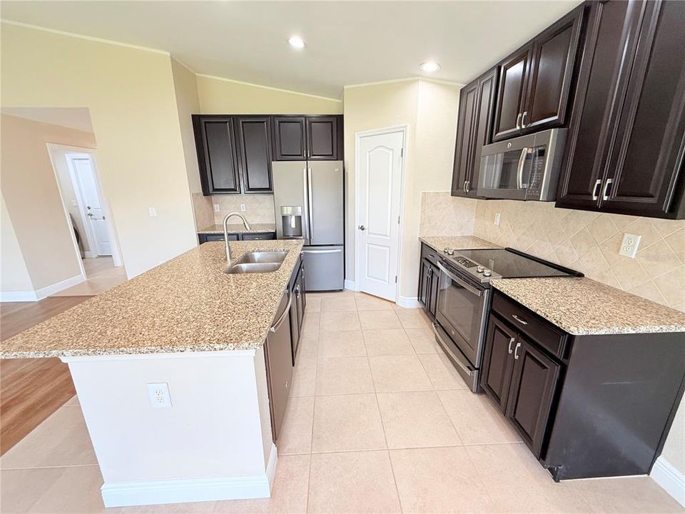 For Sale: $320,000 (3 beds, 2 baths, 1536 Square Feet)