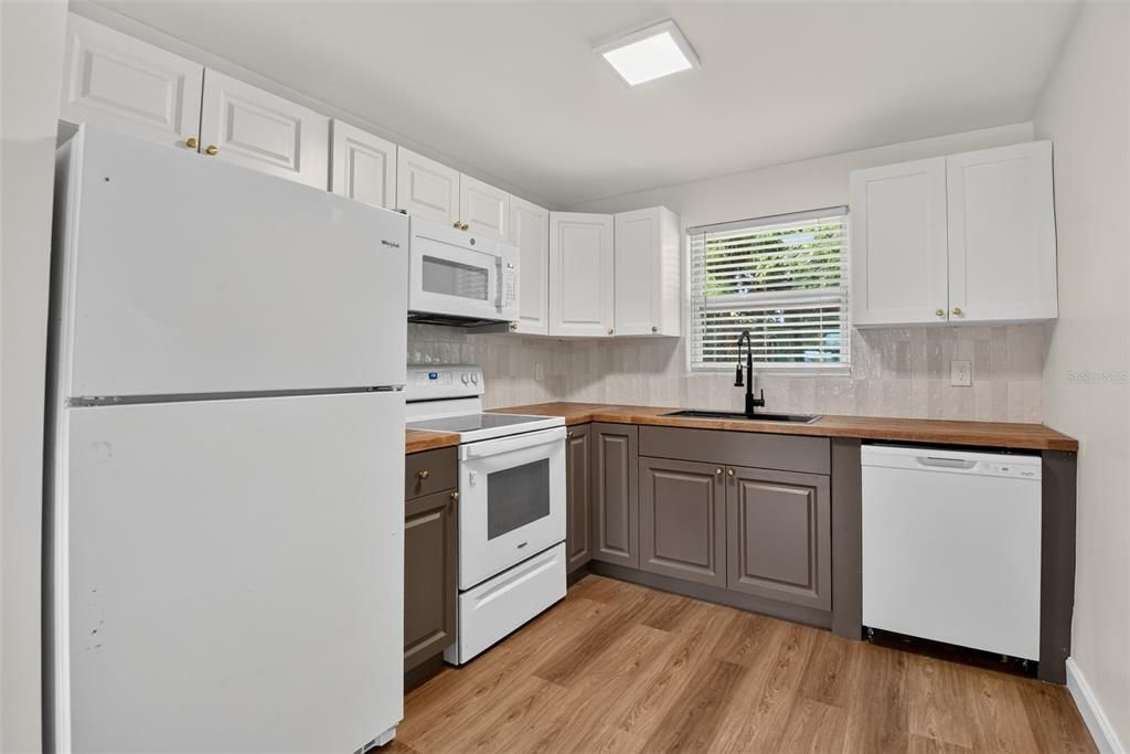 For Sale: $249,000 (3 beds, 1 baths, 1128 Square Feet)