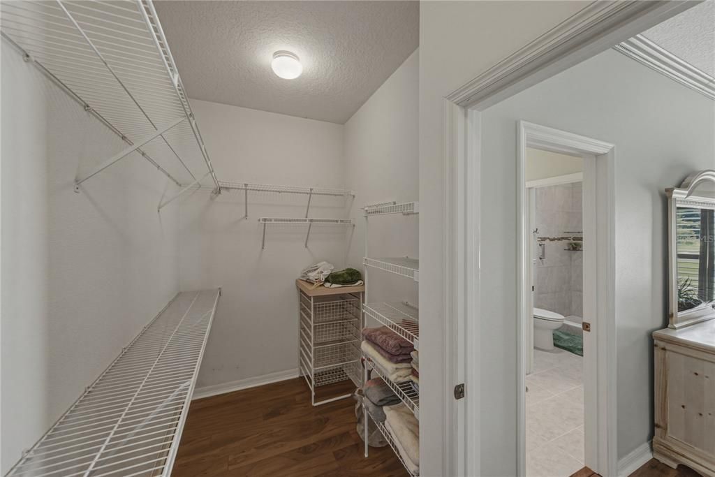 На продажу: $299,900 (3 спален, 2 ванн, 1556 Квадратных фут)
