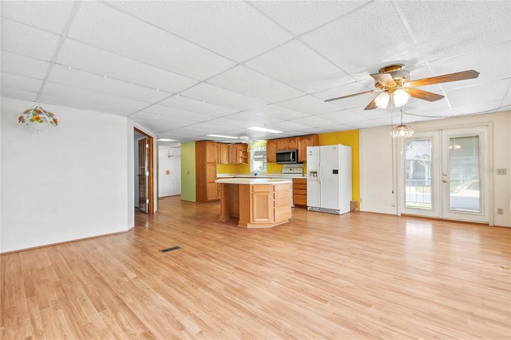 For Sale: $185,000 (3 beds, 2 baths, 1416 Square Feet)