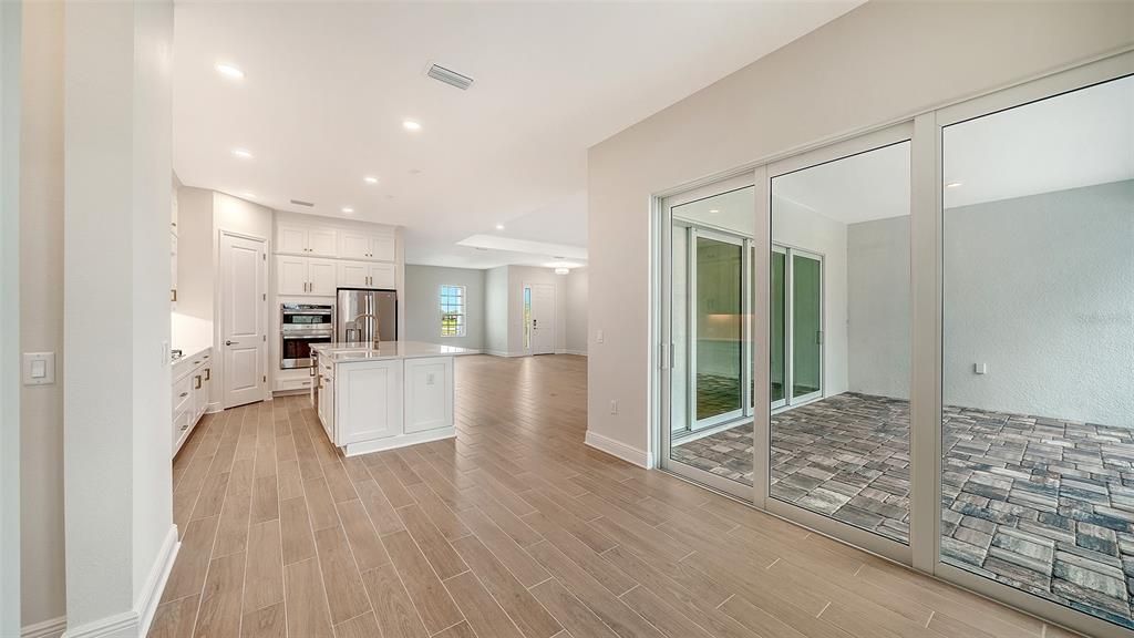 En Venta: $774,990 (3 camas, 3 baños, 2559 Pies cuadrados)