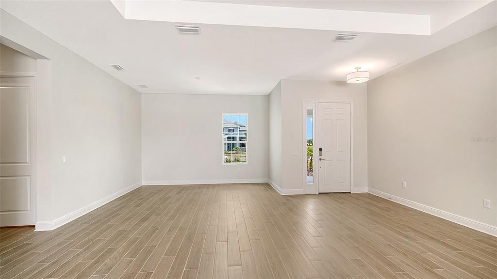 En Venta: $774,990 (3 camas, 3 baños, 2559 Pies cuadrados)