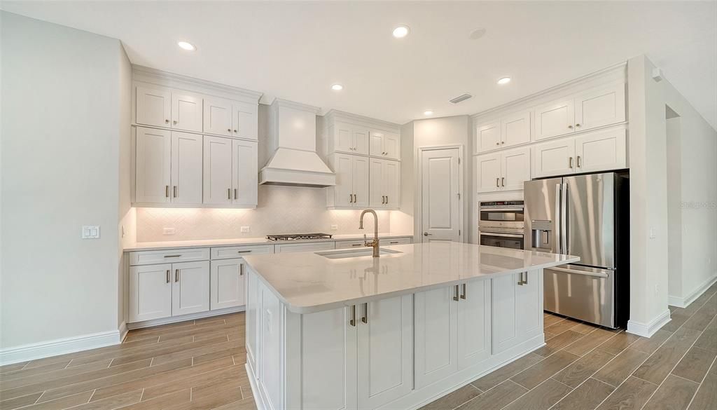 En Venta: $774,990 (3 camas, 3 baños, 2559 Pies cuadrados)