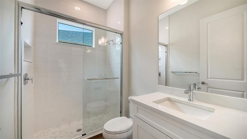 En Venta: $774,990 (3 camas, 3 baños, 2559 Pies cuadrados)