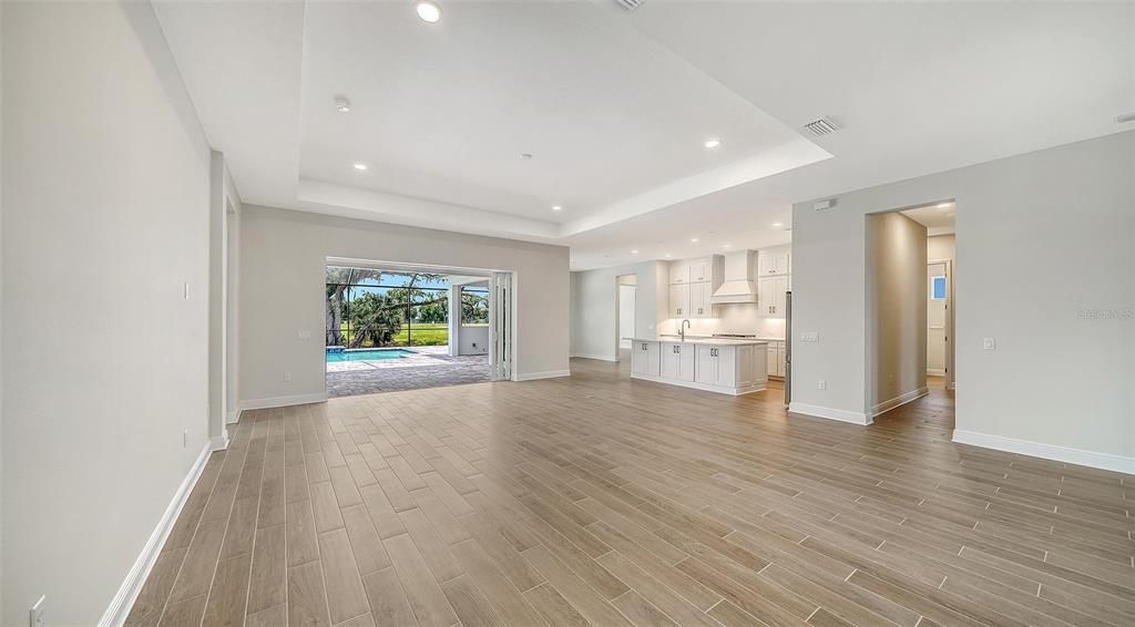 En Venta: $774,990 (3 camas, 3 baños, 2559 Pies cuadrados)