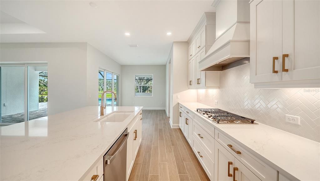 En Venta: $774,990 (3 camas, 3 baños, 2559 Pies cuadrados)