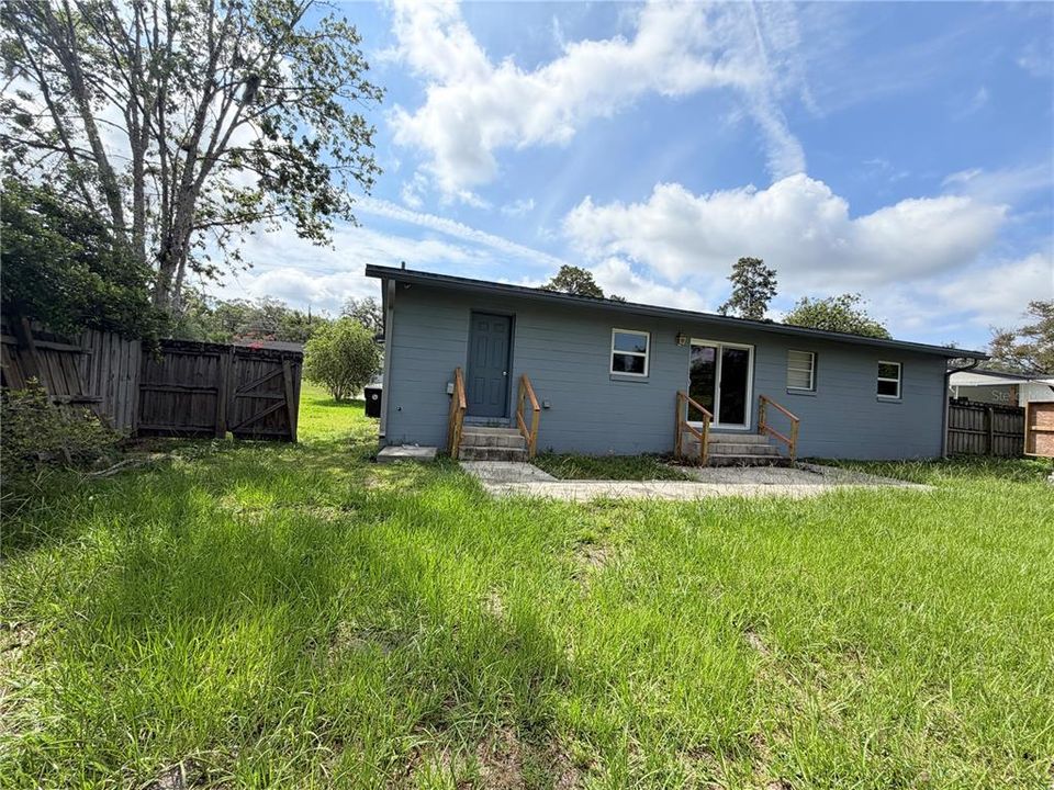 For Sale: $139,000 (3 beds, 2 baths, 999 Square Feet)