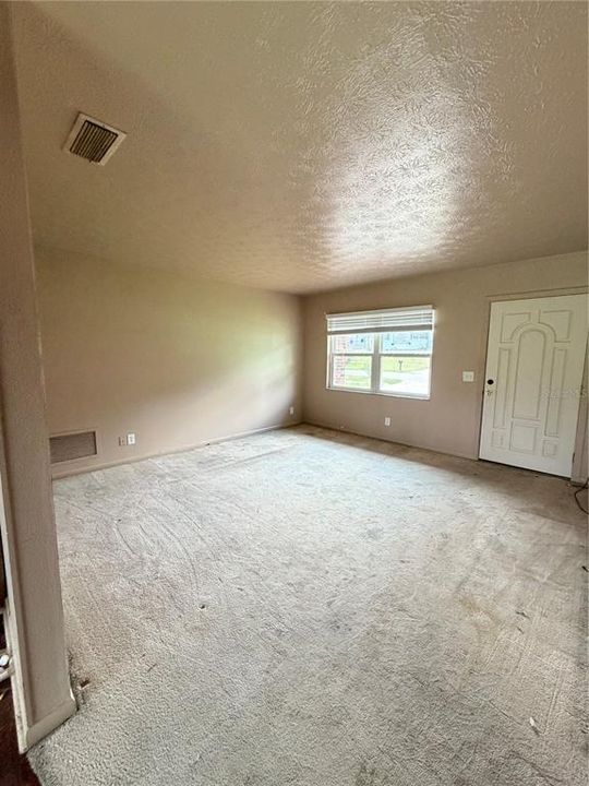 For Sale: $139,000 (3 beds, 2 baths, 999 Square Feet)