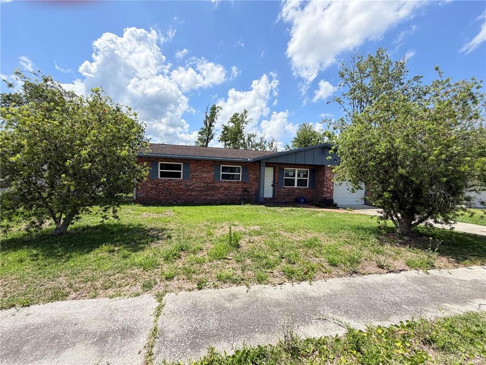 For Sale: $139,000 (3 beds, 2 baths, 999 Square Feet)
