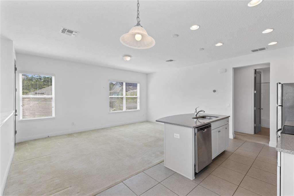 For Rent: $1,900 (1 beds, 1 baths, 845 Square Feet)