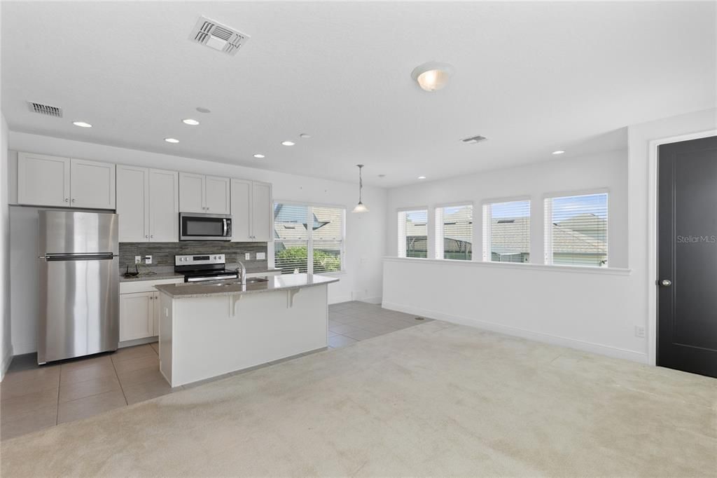 For Rent: $1,900 (1 beds, 1 baths, 845 Square Feet)