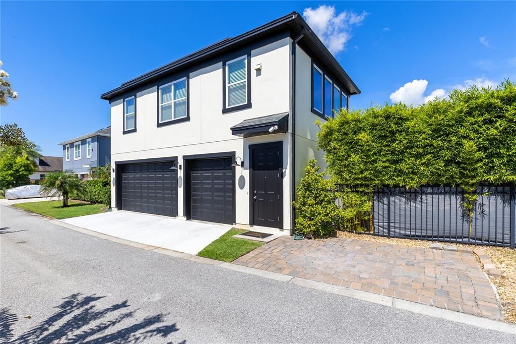 For Rent: $1,900 (1 beds, 1 baths, 845 Square Feet)