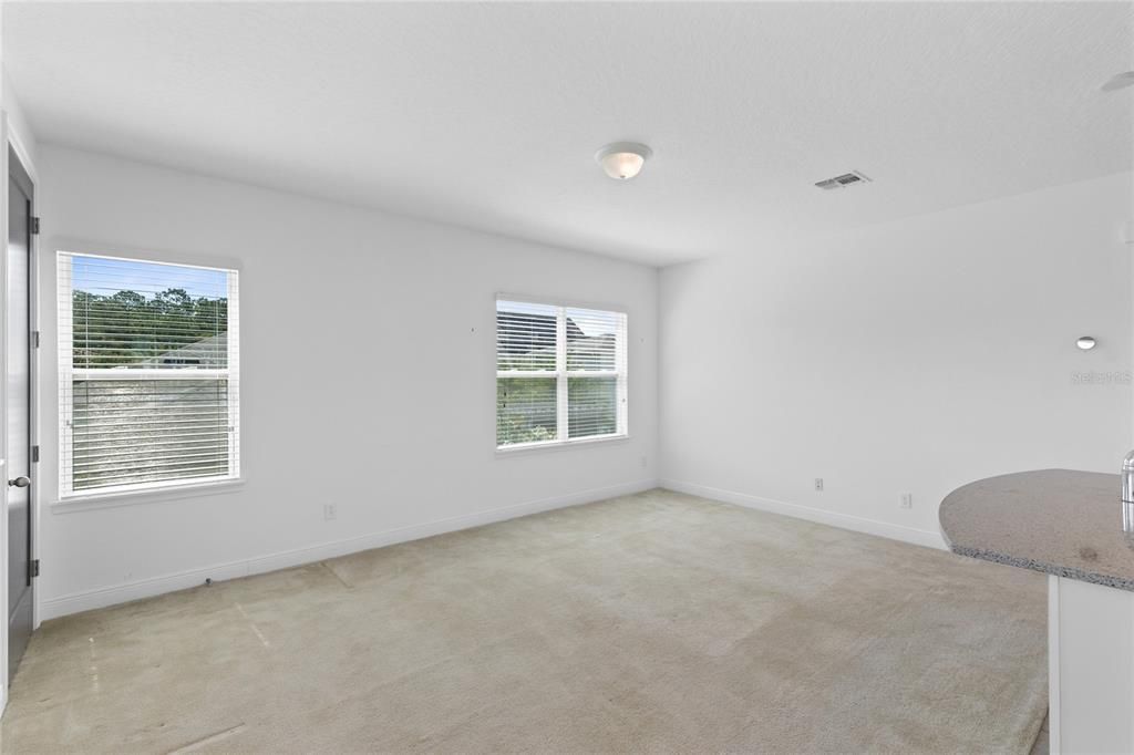 For Rent: $1,900 (1 beds, 1 baths, 845 Square Feet)