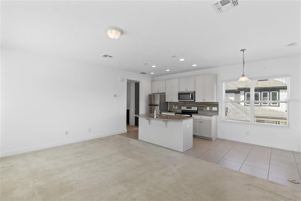For Rent: $1,900 (1 beds, 1 baths, 845 Square Feet)