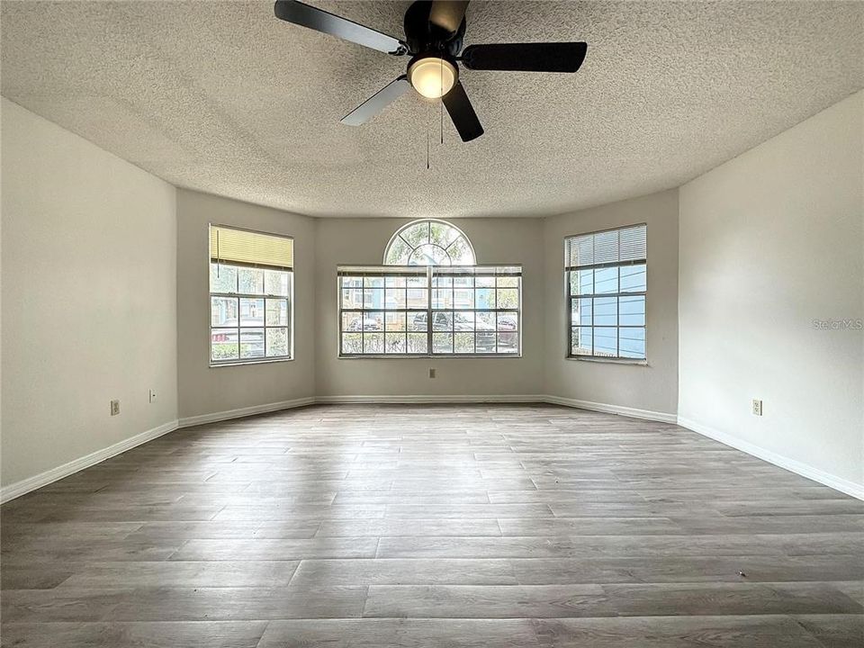 En Renta: $1,950 (3 camas, 2 baños, 1287 Pies cuadrados)