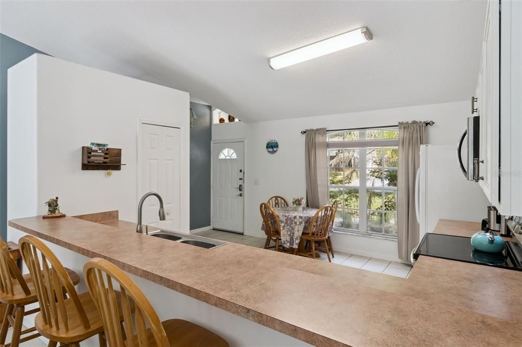 Activo con contrato: $320,000 (3 camas, 2 baños, 1440 Pies cuadrados)