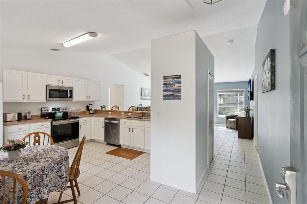 Activo con contrato: $320,000 (3 camas, 2 baños, 1440 Pies cuadrados)