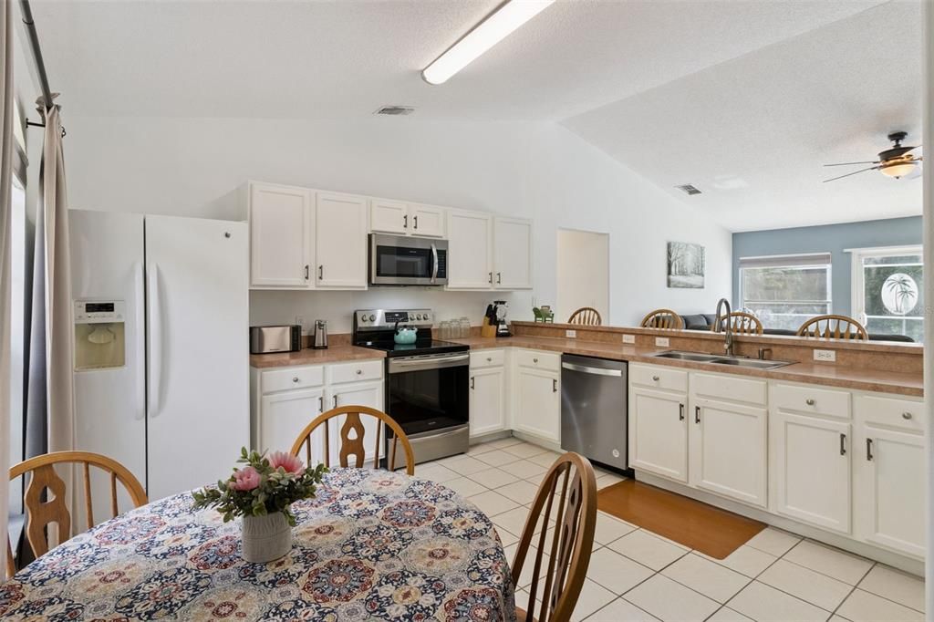 Activo con contrato: $320,000 (3 camas, 2 baños, 1440 Pies cuadrados)