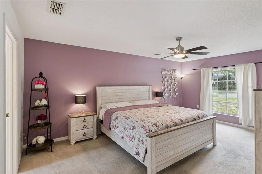 Activo con contrato: $320,000 (3 camas, 2 baños, 1440 Pies cuadrados)