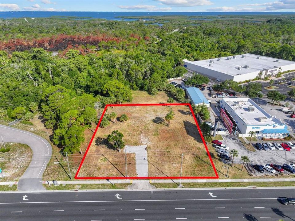 En Venta: $475,000 (0.91 acres)