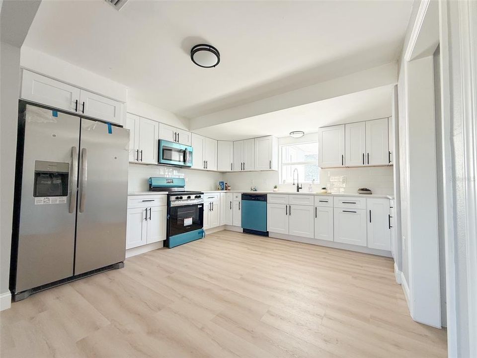 На продажу: $799,900 (4 спален, 3 ванн, 2340 Квадратных фут)
