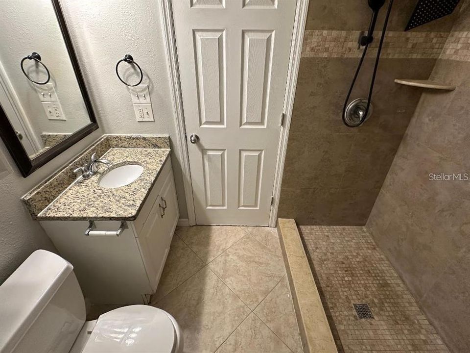 В аренду: $2,650 (4 спален, 2 ванн, 1701 Квадратных фут)
