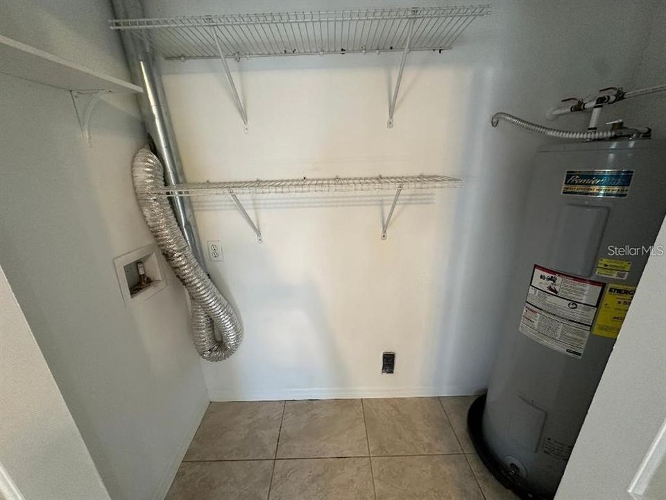 В аренду: $2,650 (4 спален, 2 ванн, 1701 Квадратных фут)