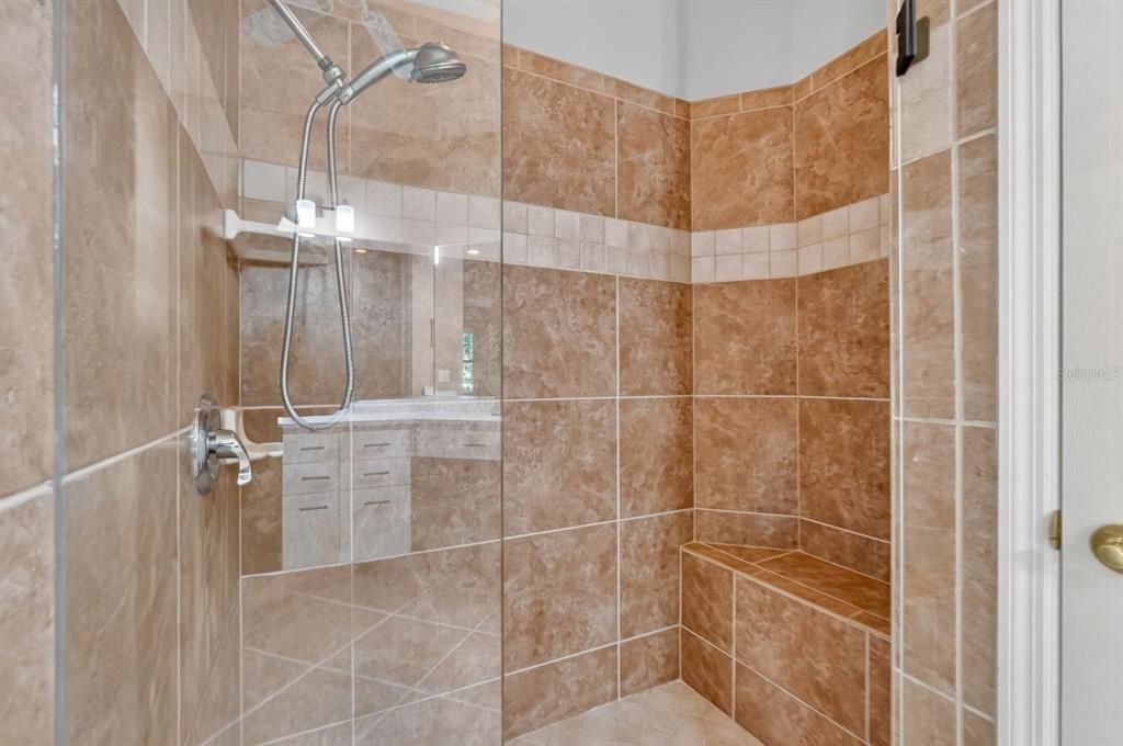 En Venta: $494,000 (2 camas, 2 baños, 1828 Pies cuadrados)