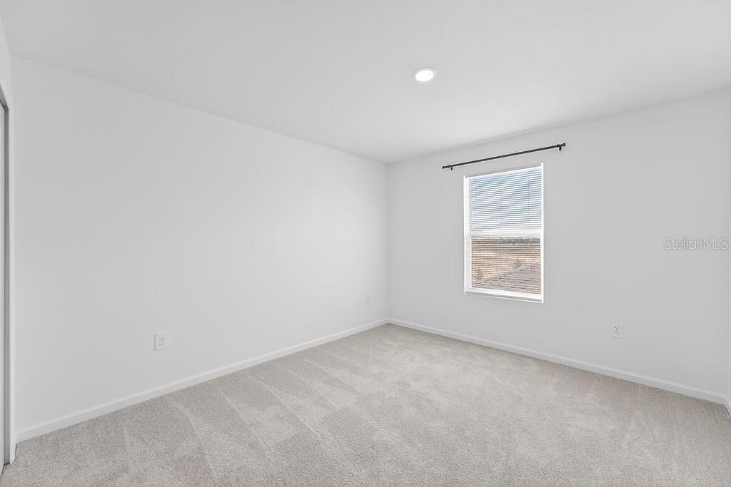 For Rent: $2,350 (5 beds, 2 baths, 2318 Square Feet)