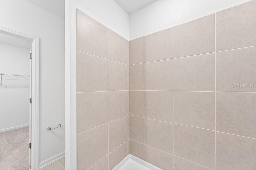 For Rent: $2,350 (5 beds, 2 baths, 2318 Square Feet)