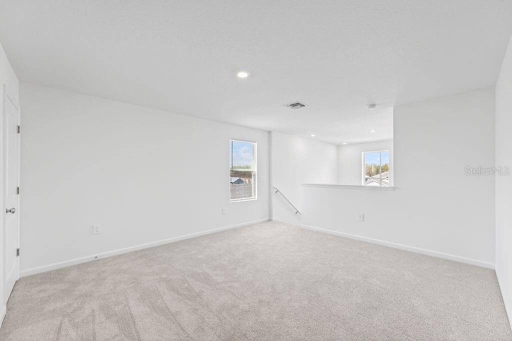 For Rent: $2,350 (5 beds, 2 baths, 2318 Square Feet)