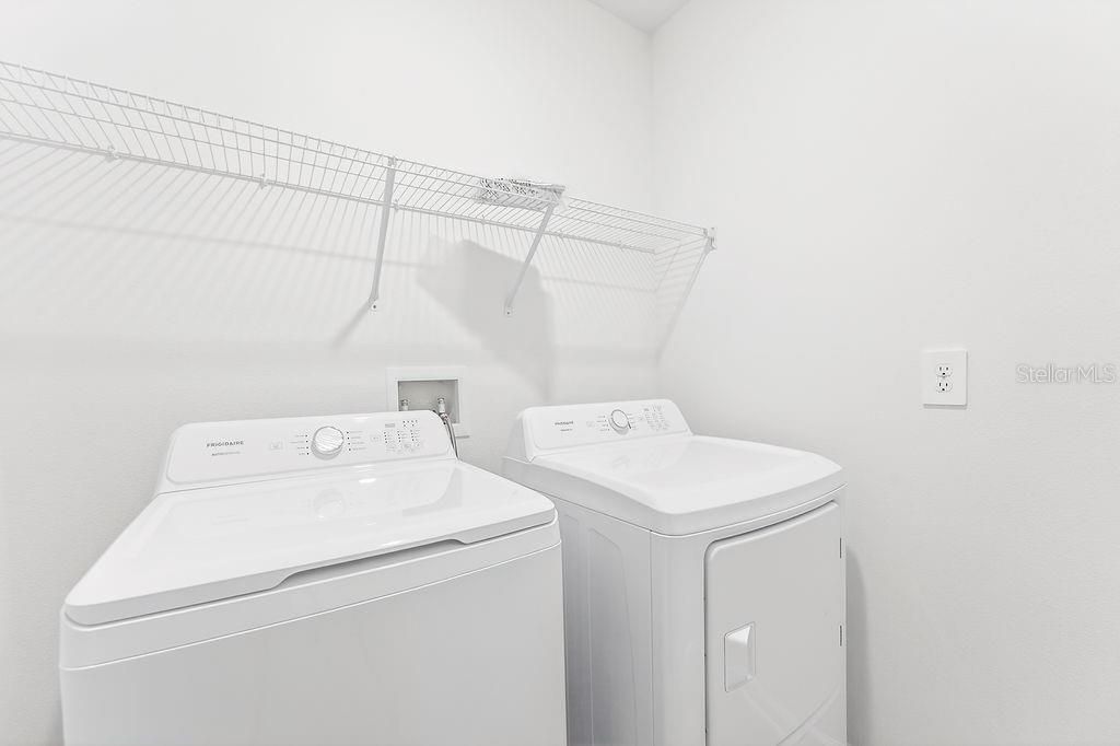 For Rent: $2,350 (5 beds, 2 baths, 2318 Square Feet)