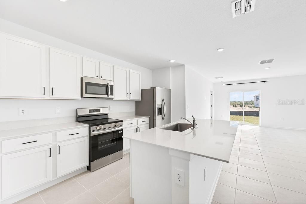 For Rent: $2,350 (5 beds, 2 baths, 2318 Square Feet)