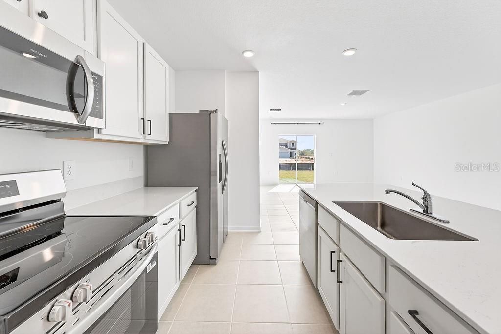 For Rent: $2,350 (5 beds, 2 baths, 2318 Square Feet)