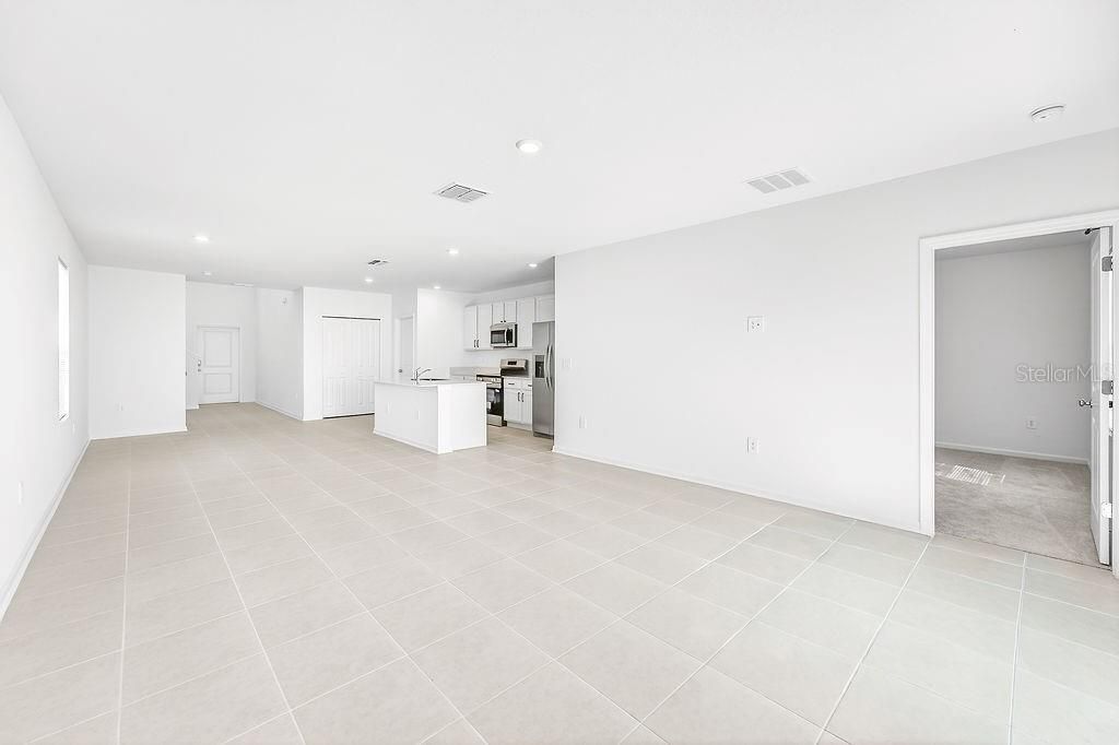 For Rent: $2,350 (5 beds, 2 baths, 2318 Square Feet)