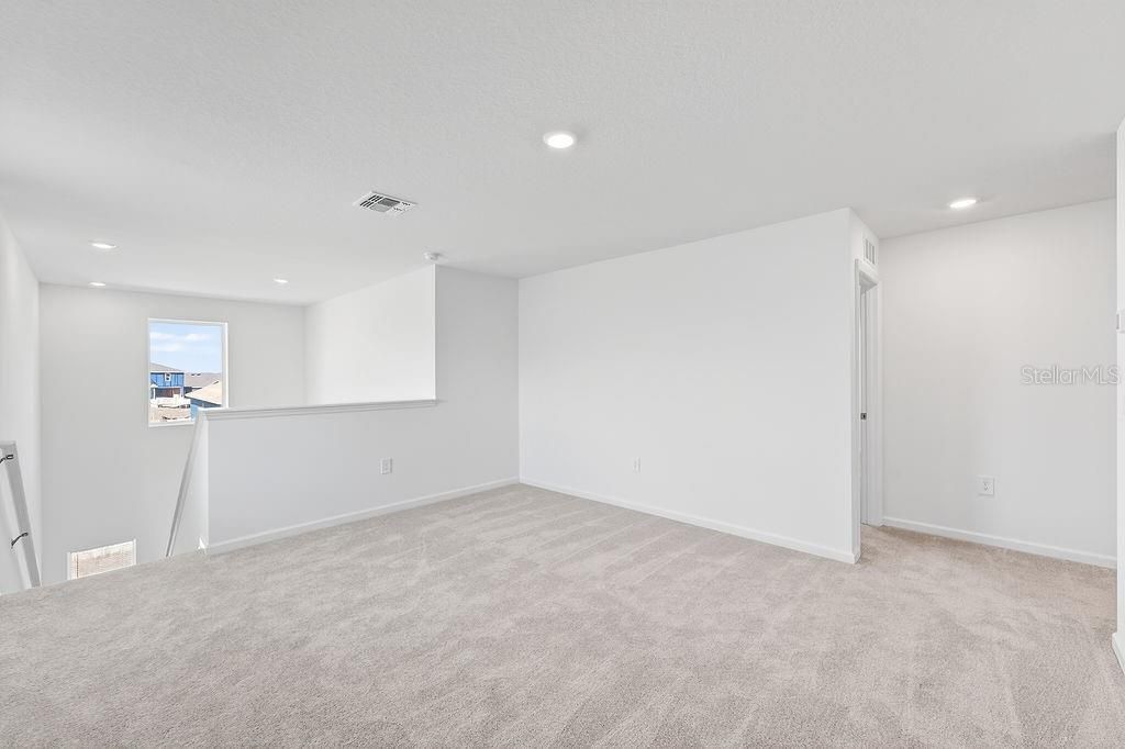 For Rent: $2,350 (5 beds, 2 baths, 2318 Square Feet)