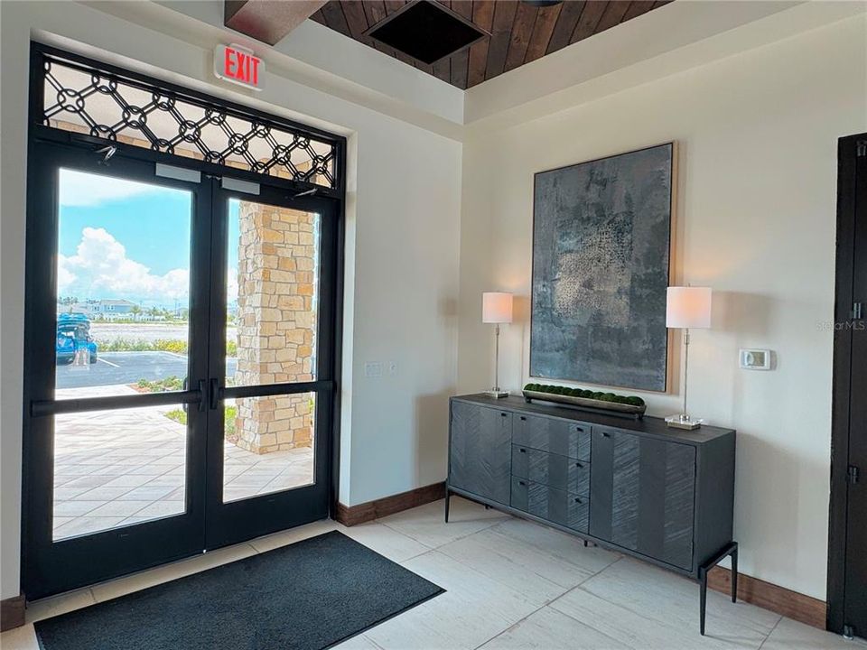 For Rent: $2,350 (5 beds, 2 baths, 2318 Square Feet)