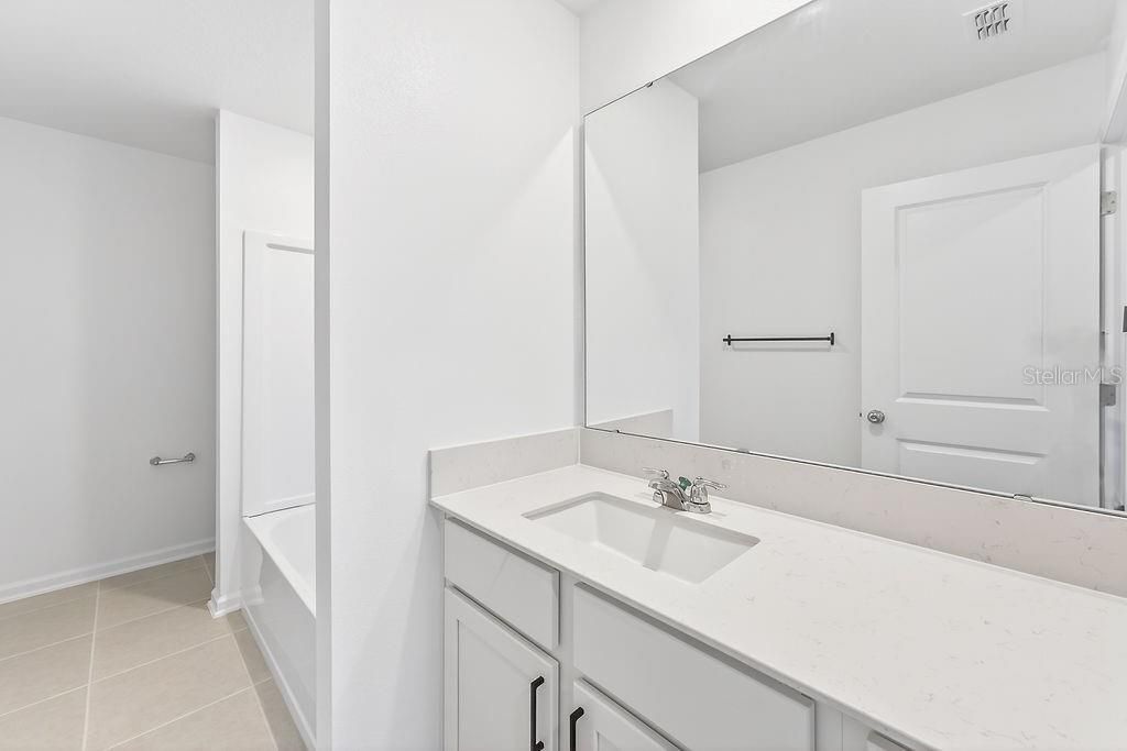 For Rent: $2,350 (5 beds, 2 baths, 2318 Square Feet)