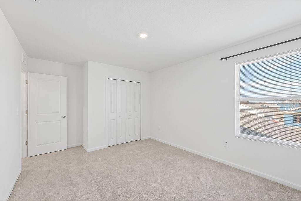 For Rent: $2,350 (5 beds, 2 baths, 2318 Square Feet)
