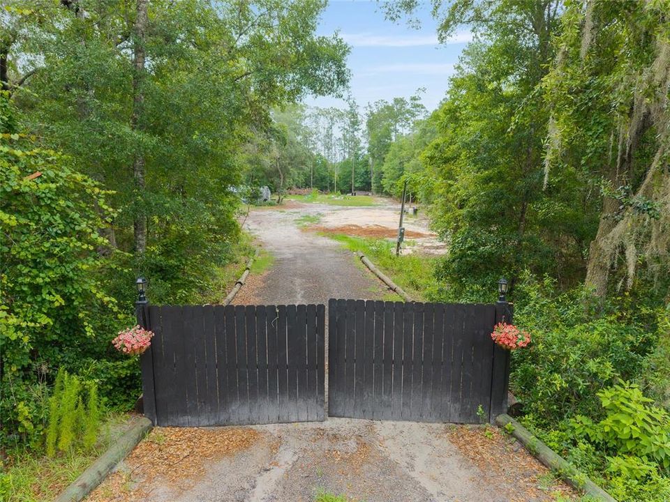 待售: $98,000 (1.51 acres)